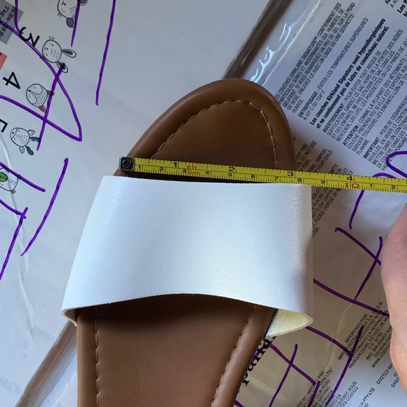 📦 SALE | CUSHIONAIRE | Sloan Faux Wood Sandal - Picture 10 of 11